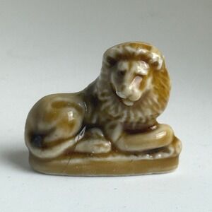 Wade Whimsies Lion Figurine Noah's Ark Red Rose Tea Porcelain Miniature England